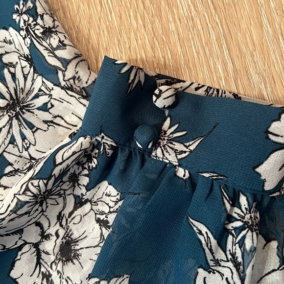 Ann Taylor - long, sheer sleeve, full skirt, lined teal colored floral dress. 4. - Picture 5 of 16